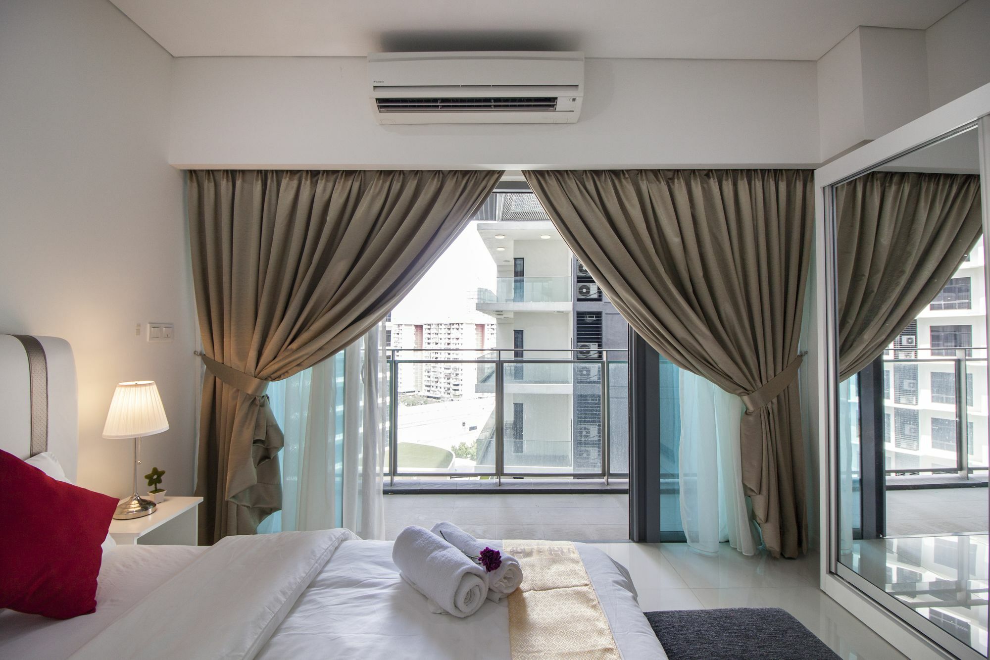 Summer Suites By Plush Куала-Лумпур Экстерьер фото